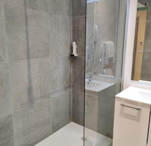 فندق Hôtel De La Tour