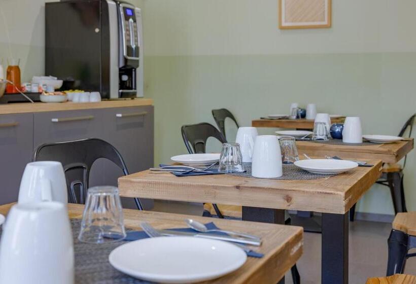 فندق Hôtel De La Tour