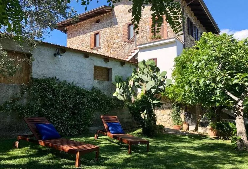 Hotelli Il Casolare Degli Alburni