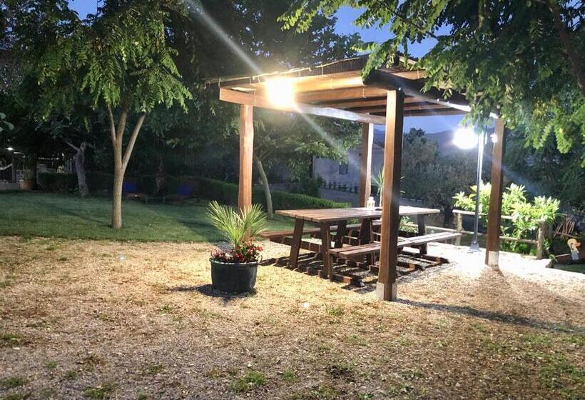 בית מלון כפרי Il Casolare Degli Alburni