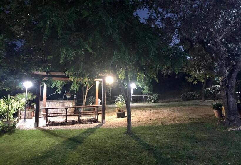 בית מלון כפרי Il Casolare Degli Alburni