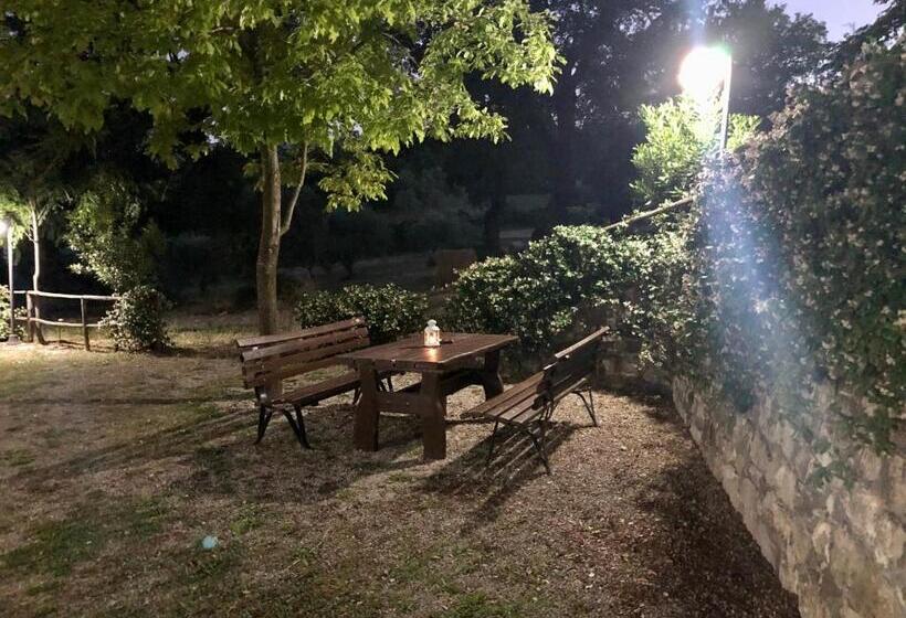 בית מלון כפרי Il Casolare Degli Alburni