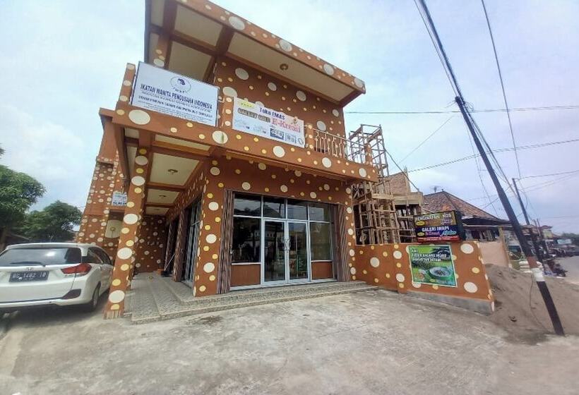 酒店 Oyo 90731 Ekreasi Home