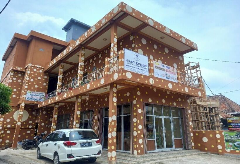 酒店 Oyo 90731 Ekreasi Home