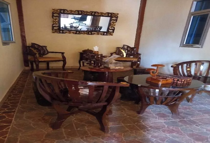 ホテル Oyo 90731 Ekreasi Home