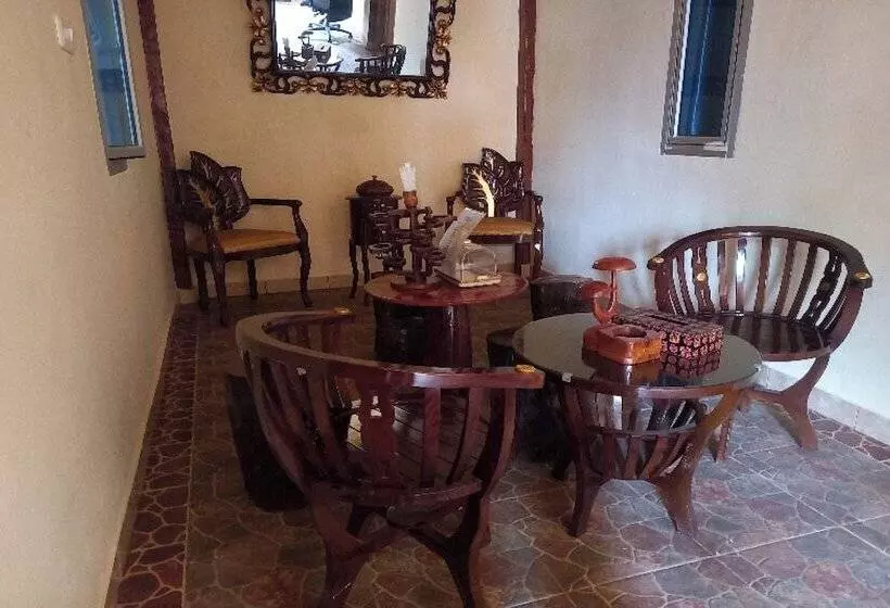 ホテル Oyo 90731 Ekreasi Home