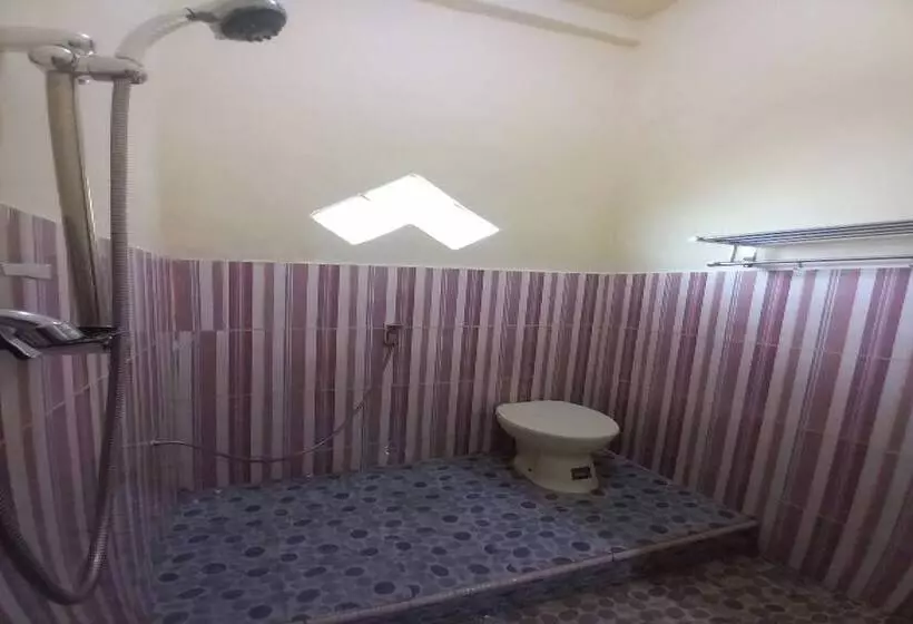 ホテル Oyo 90731 Ekreasi Home