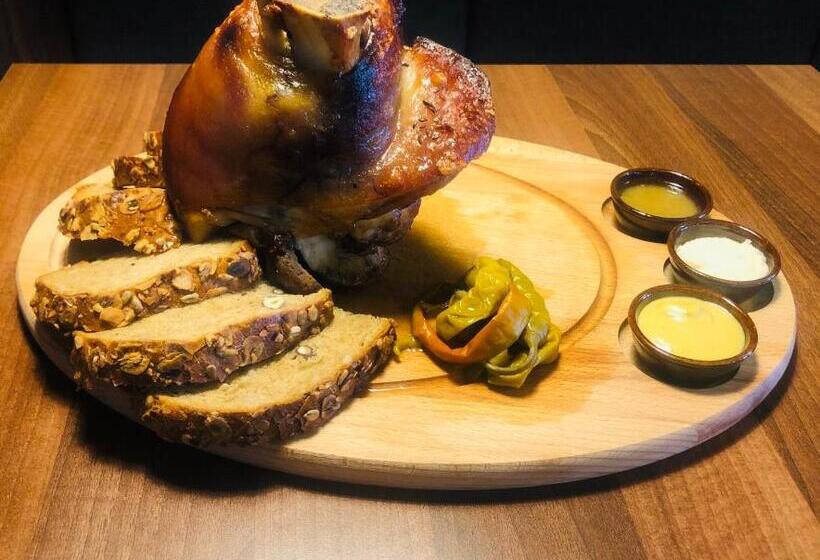 Laguna Hotel & Restaurant