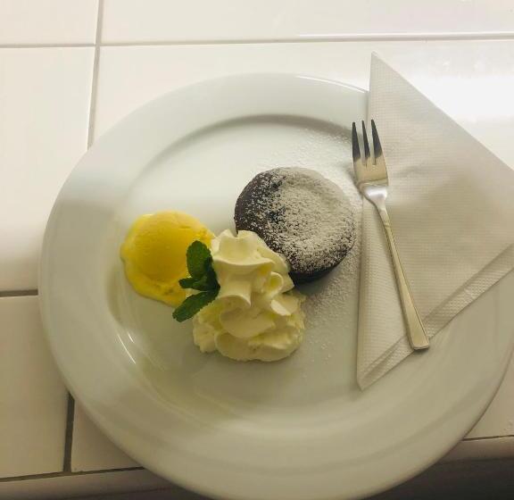 Laguna Hotel & Restaurant