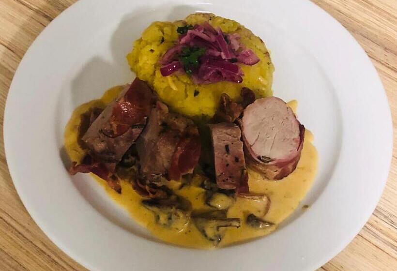 Laguna Hotel & Restaurant