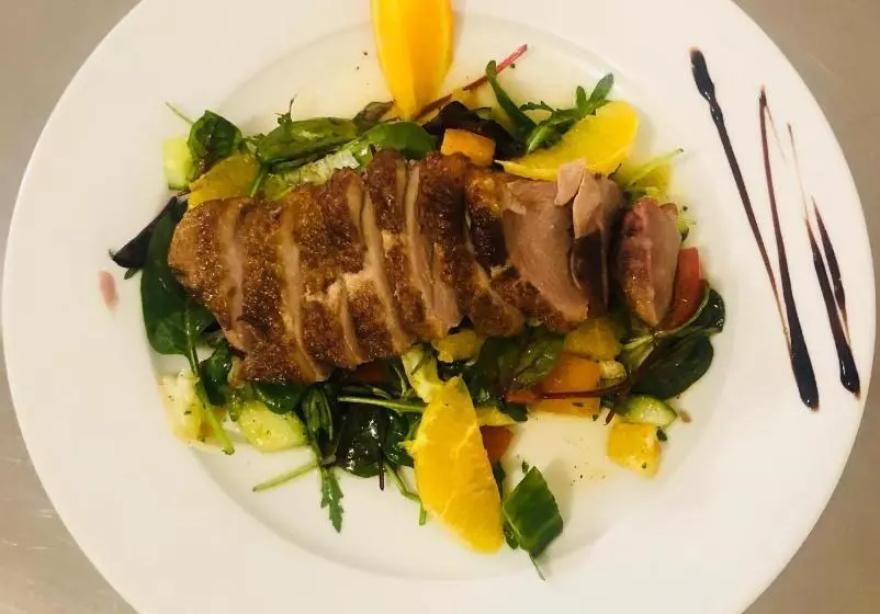 Laguna Hotel & Restaurant