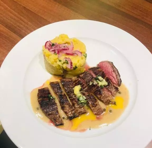 Laguna Hotel & Restaurant