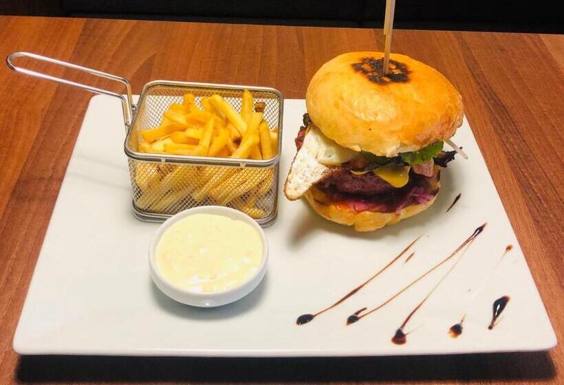 Laguna Hotel & Restaurant