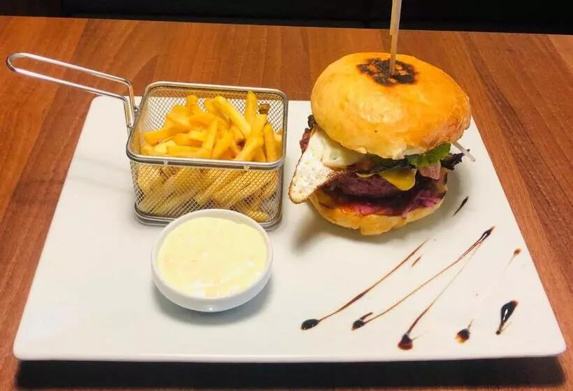 Laguna Hotel & Restaurant