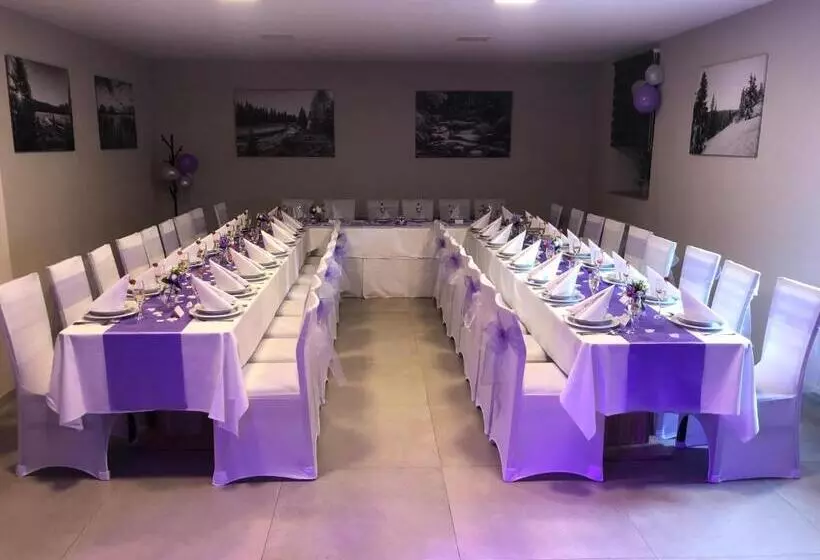 Laguna Hotel & Restaurant