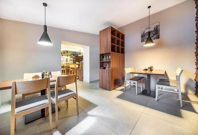 Laguna Hotel & Restaurant