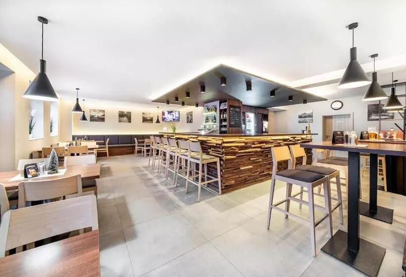 Laguna Hotel & Restaurant