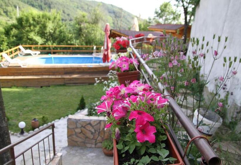 펜션 Guest House „ Mountain Rest“