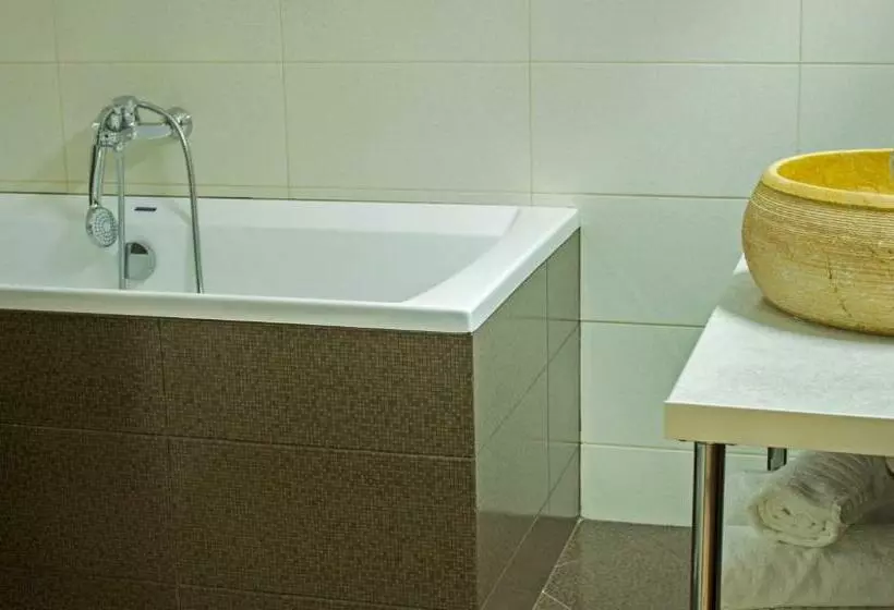 Majatalo I Love Bran House