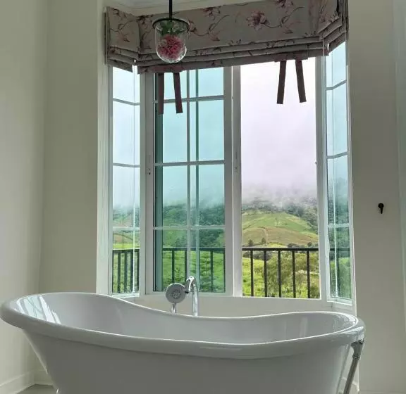 Majatalo Misty English Cottage