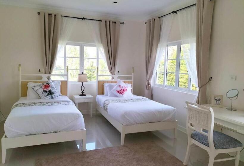 פנסיון Misty English Cottage