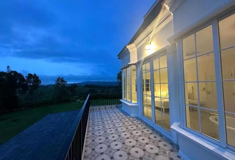 Majatalo Misty English Cottage