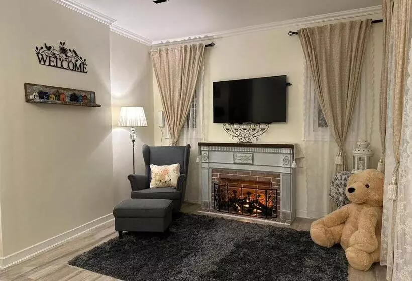 Majatalo Misty English Cottage