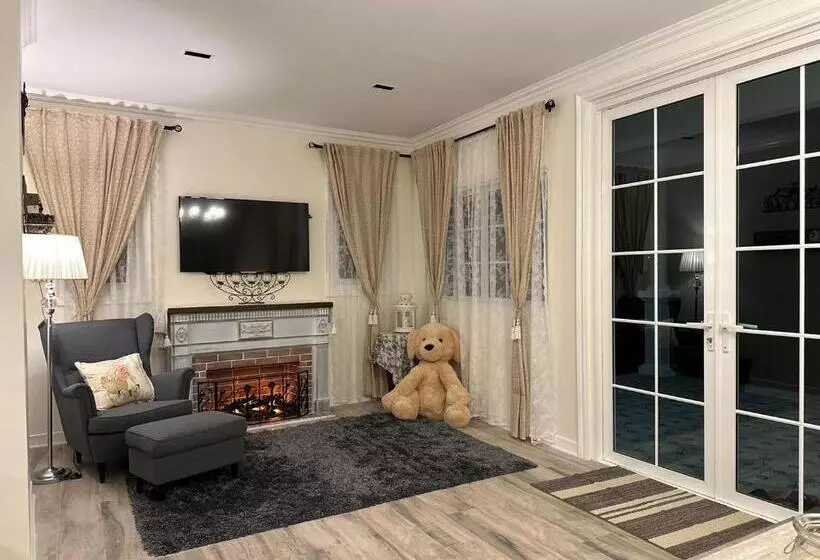 Majatalo Misty English Cottage