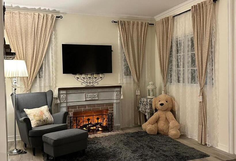 פנסיון Misty English Cottage