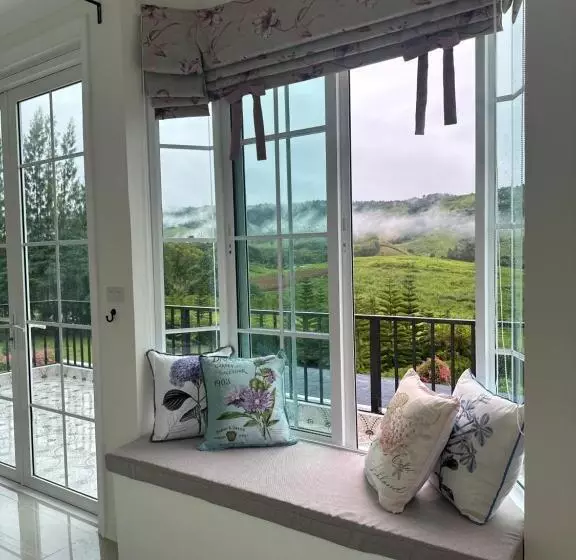 Majatalo Misty English Cottage