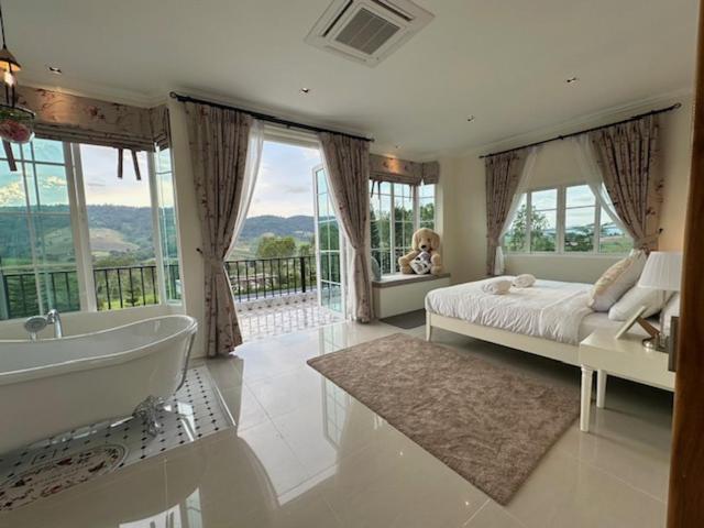 פנסיון Misty English Cottage