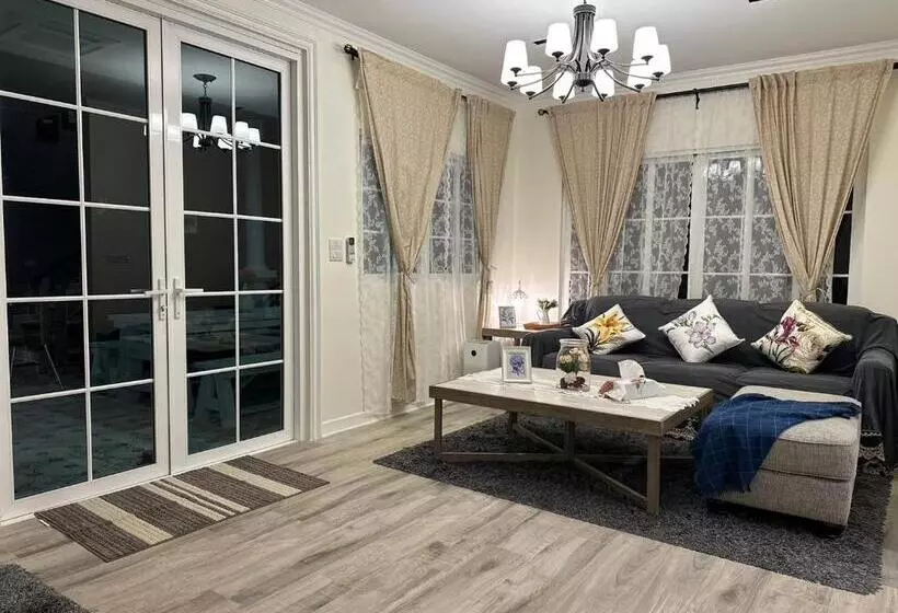 Majatalo Misty English Cottage