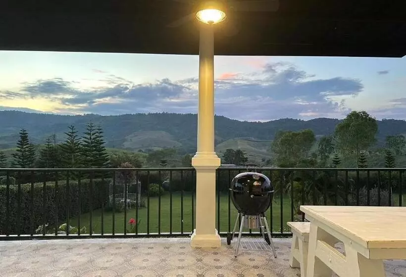 Majatalo Misty English Cottage