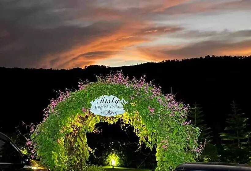 Majatalo Misty English Cottage