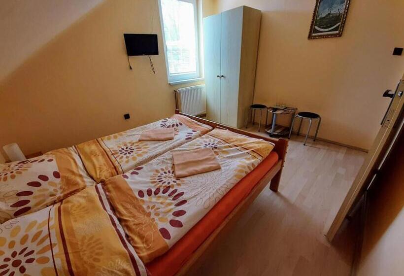 ペンション Penzion A Chatový Camp Havraníky U Np Podyjí