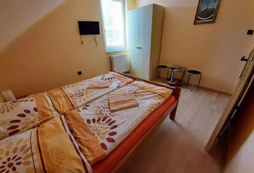 ペンション Penzion A Chatový Camp Havraníky U Np Podyjí