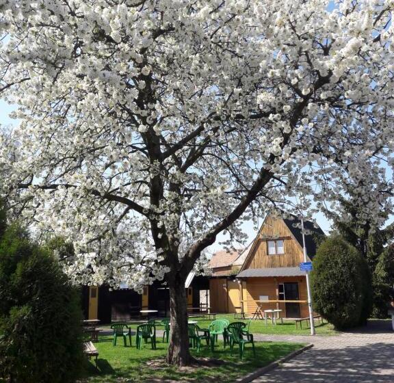 ペンション Penzion A Chatový Camp Havraníky U Np Podyjí