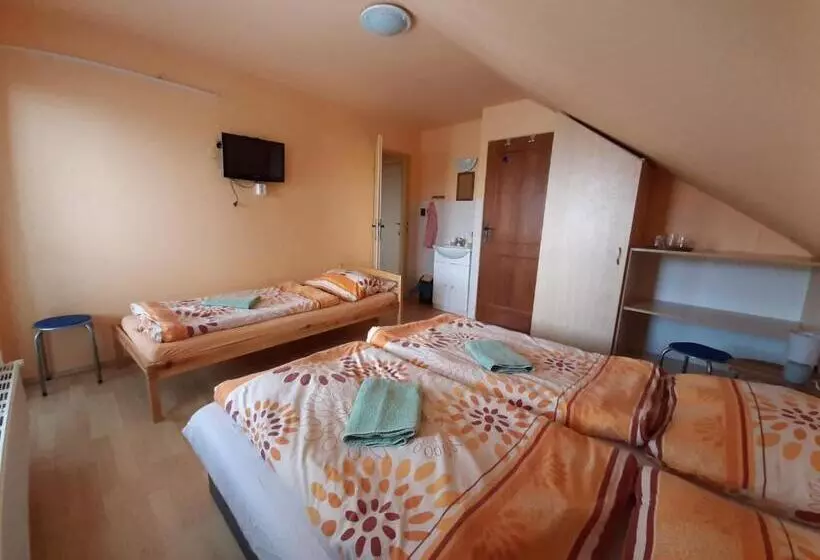 ペンション Penzion A Chatový Camp Havraníky U Np Podyjí