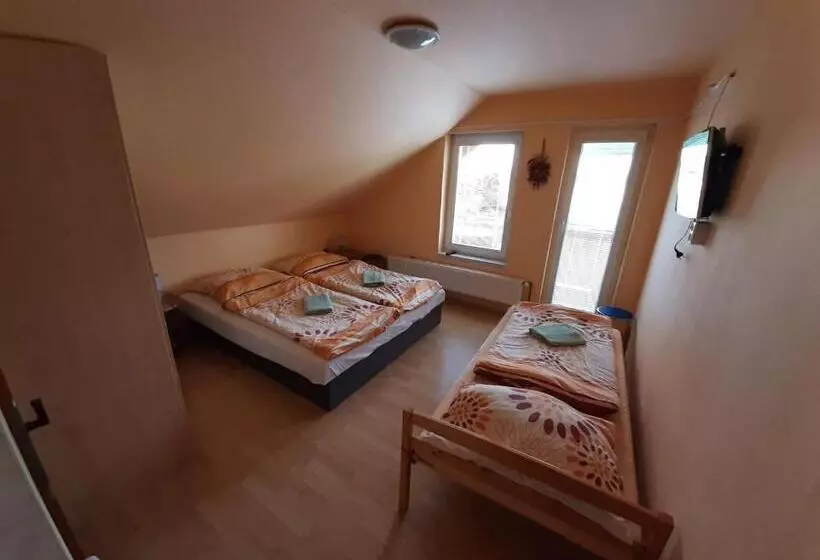 ペンション Penzion A Chatový Camp Havraníky U Np Podyjí