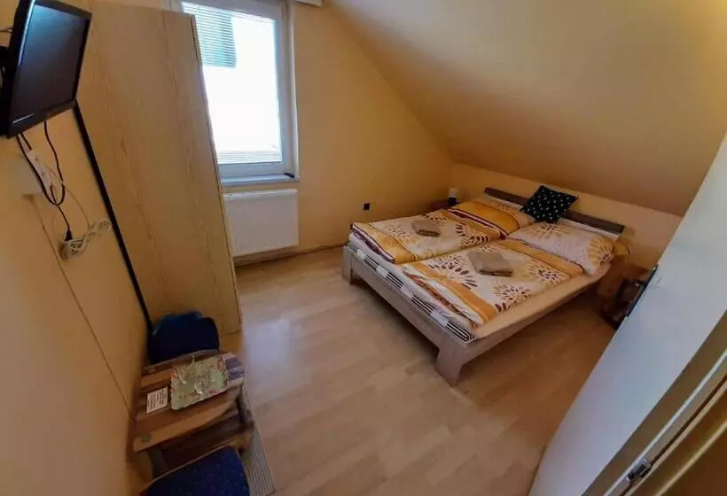 ペンション Penzion A Chatový Camp Havraníky U Np Podyjí