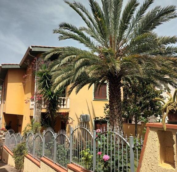 بنسيون Valentina S Garden House