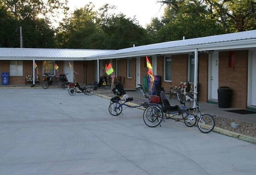 Windsor Crossroads Motel