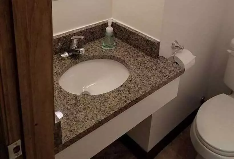 Windsor Crossroads Motel