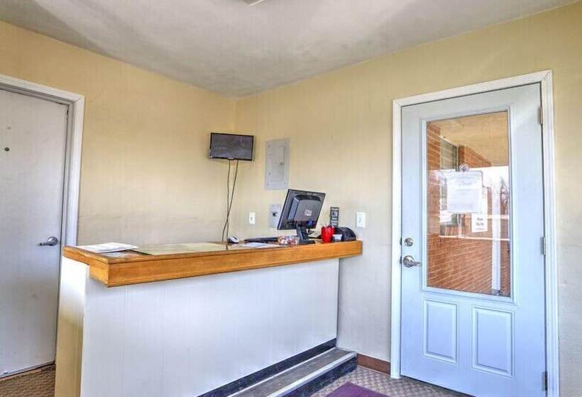 Windsor Crossroads Motel