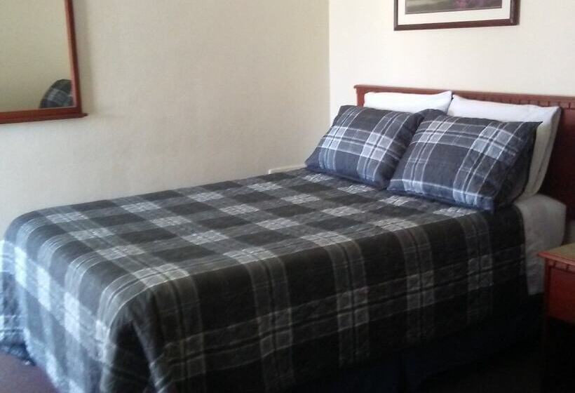 Windsor Crossroads Motel