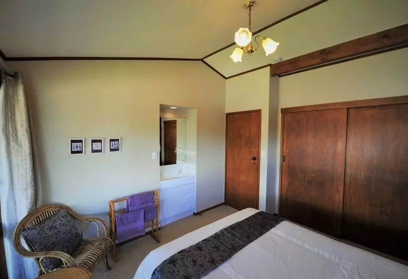 ベッドアンドブレックファースト Harbinger House Bed&Breakfast