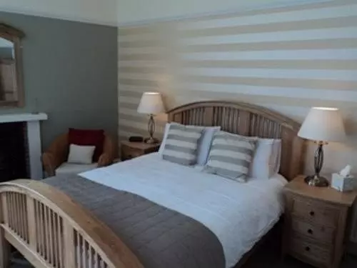 تختخواب و صبحانه Limetree House Guest House