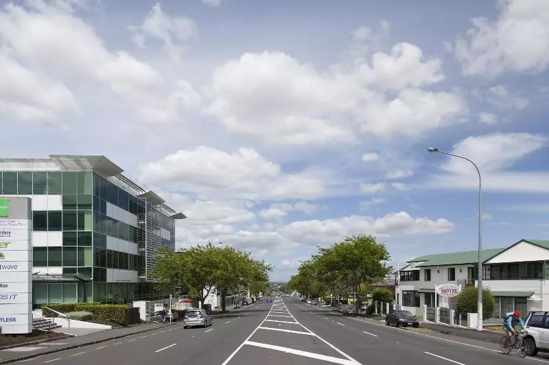 Greenlane Manor Motel