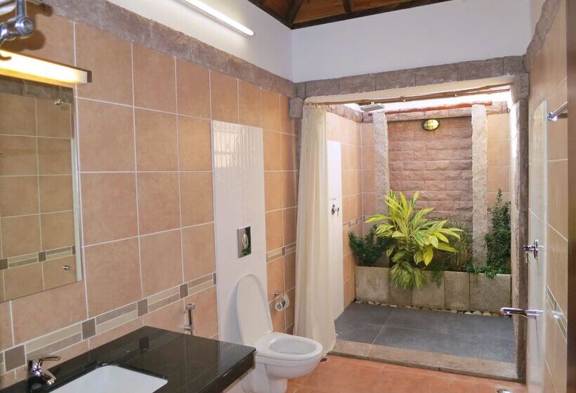 فندق Kadambavanam Ethnic Village Resort