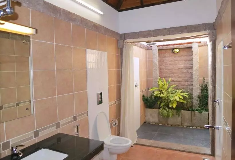 Отель Kadambavanam Ethnic Village Resort